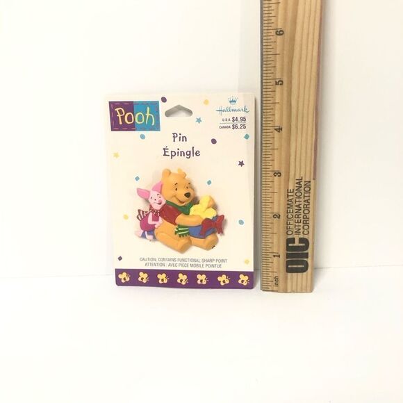 HALLMARK Disney Christmas Pin WINNIE THE POOH & PIGLET w/ HONEY POT Lapel pin - Picture 6 of 6